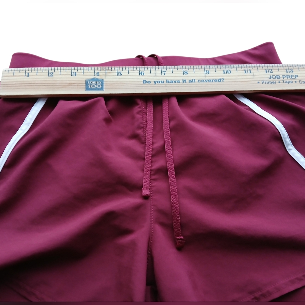 Under Armour Women's Size Extra Small Burgundy Athletic Shorts - Picture 3 of 5